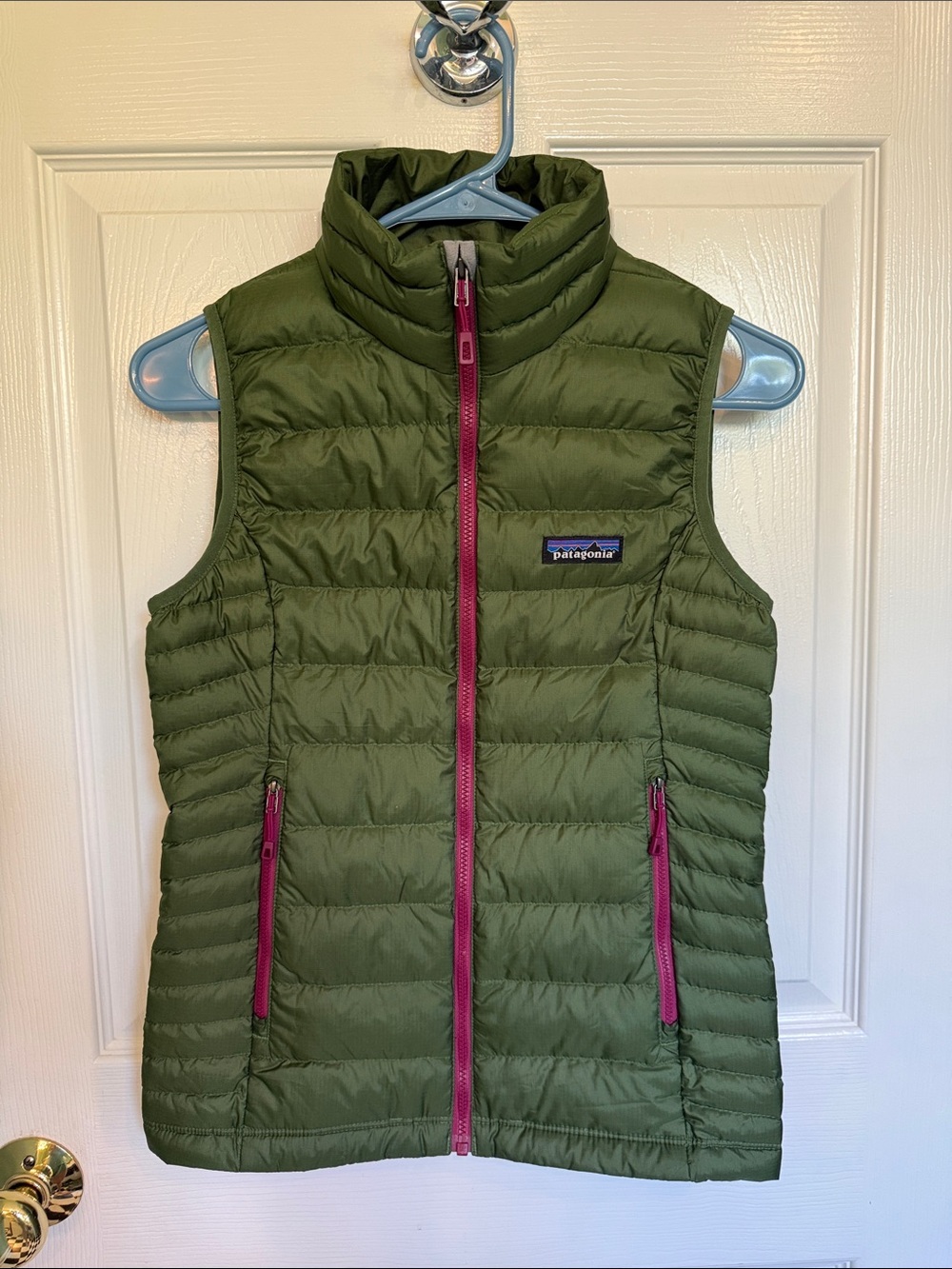 Patagonia Women’s Down Sweater Olive Green Puffer Vest with Magenta Zippers